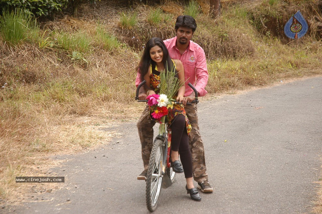 Manam Kothi Paravai Tamil Movie Gallery - 15 / 68 photos