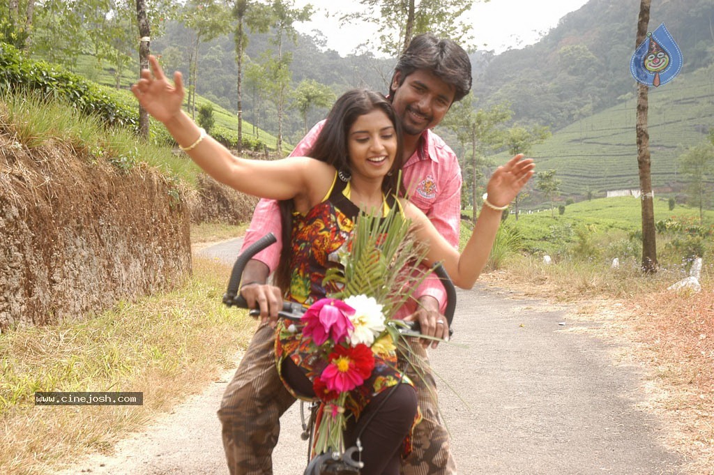 Manam Kothi Paravai Tamil Movie Gallery - 19 / 68 photos