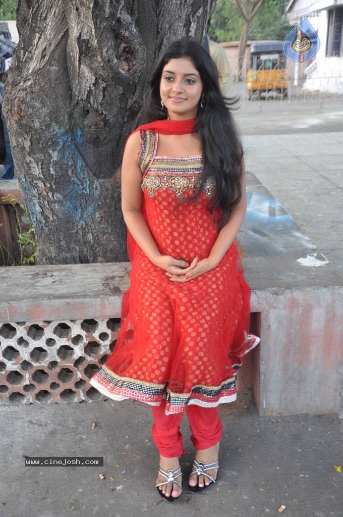 Manam Kothi Paravai Tamil Movie Gallery - 27 / 68 photos