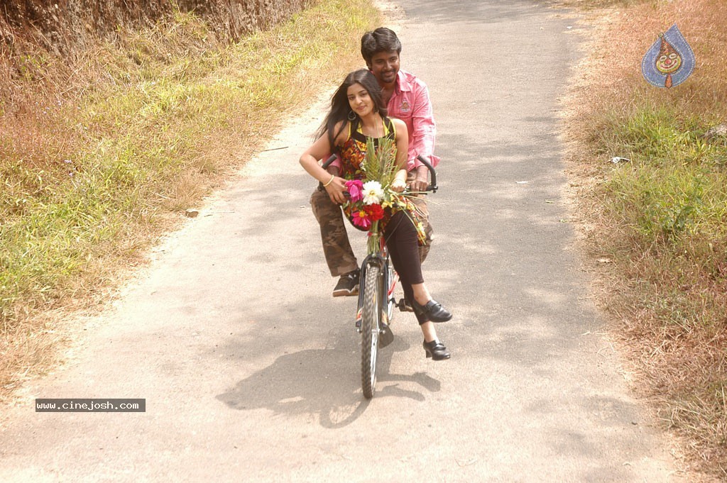 Manam Kothi Paravai Tamil Movie Gallery - 49 / 68 photos