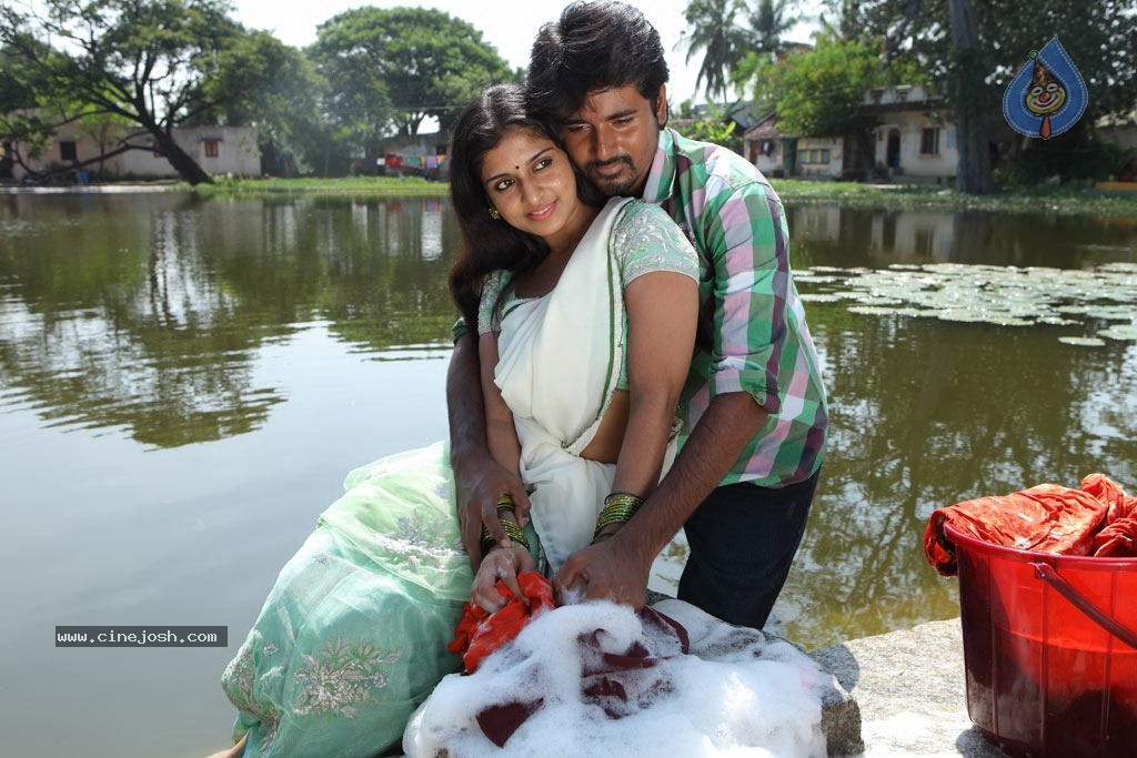 Manam Kothi Paravai Tamil Movie Stills - 16 / 27 photos