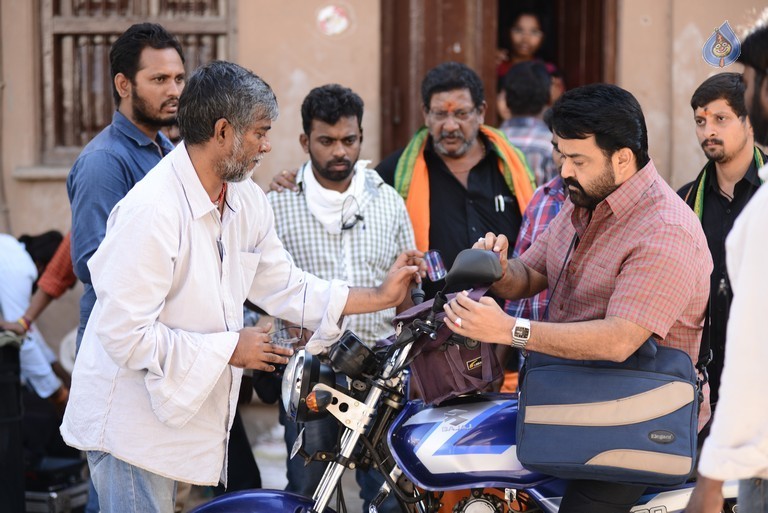 Manamantha Working Photos - 1 / 6 photos
