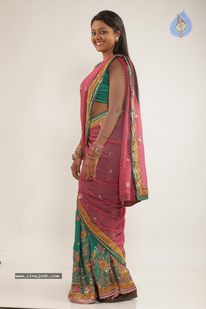 Manasa Thullipadake Movie New Stills n Walls - 22 / 38 photos