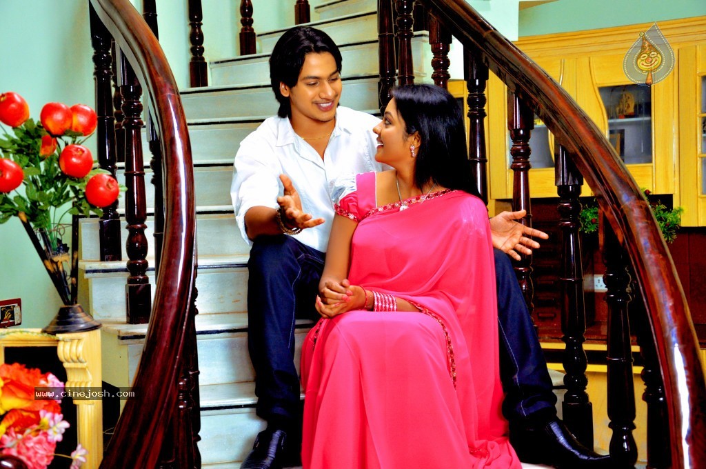 Manasa Thullipadake Movie New Stills n Walls - 30 / 38 photos
