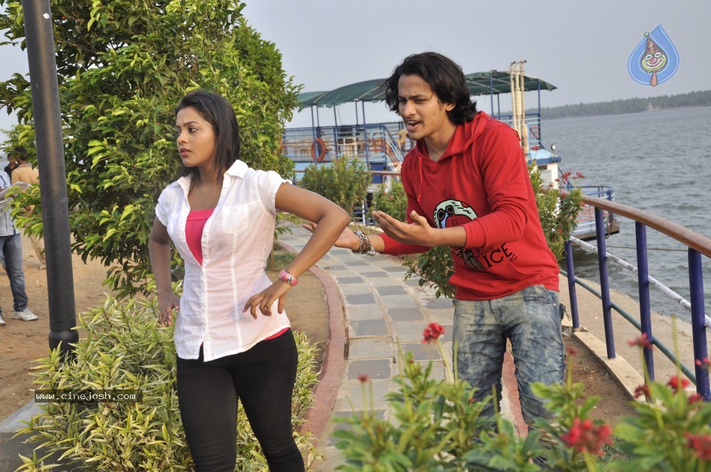 Manasa Thullipadake Movie New Stills n Walls - 31 / 38 photos