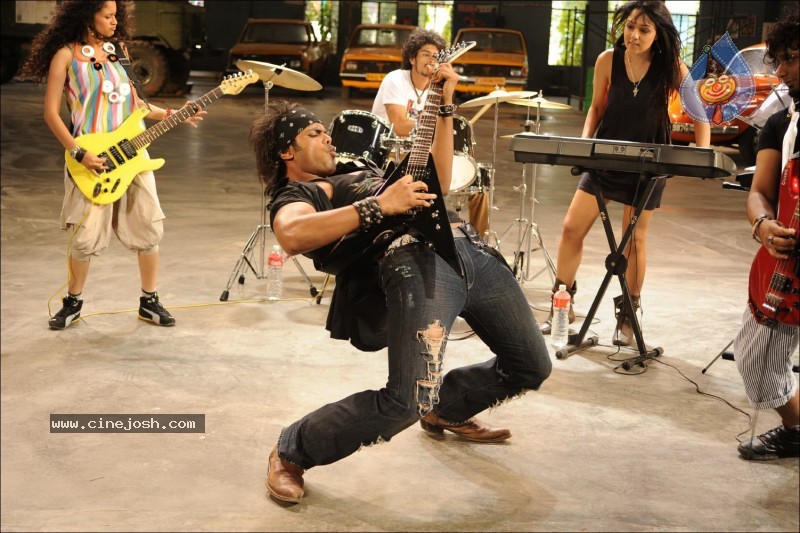 Manchu Manoj Stills in Vedam - 13 / 29 photos