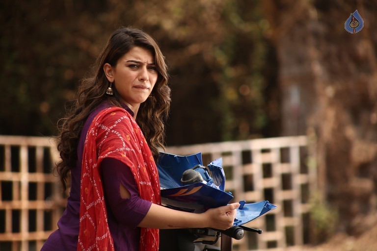 Mande Suryudu Movie Photos - 25 / 42 photos