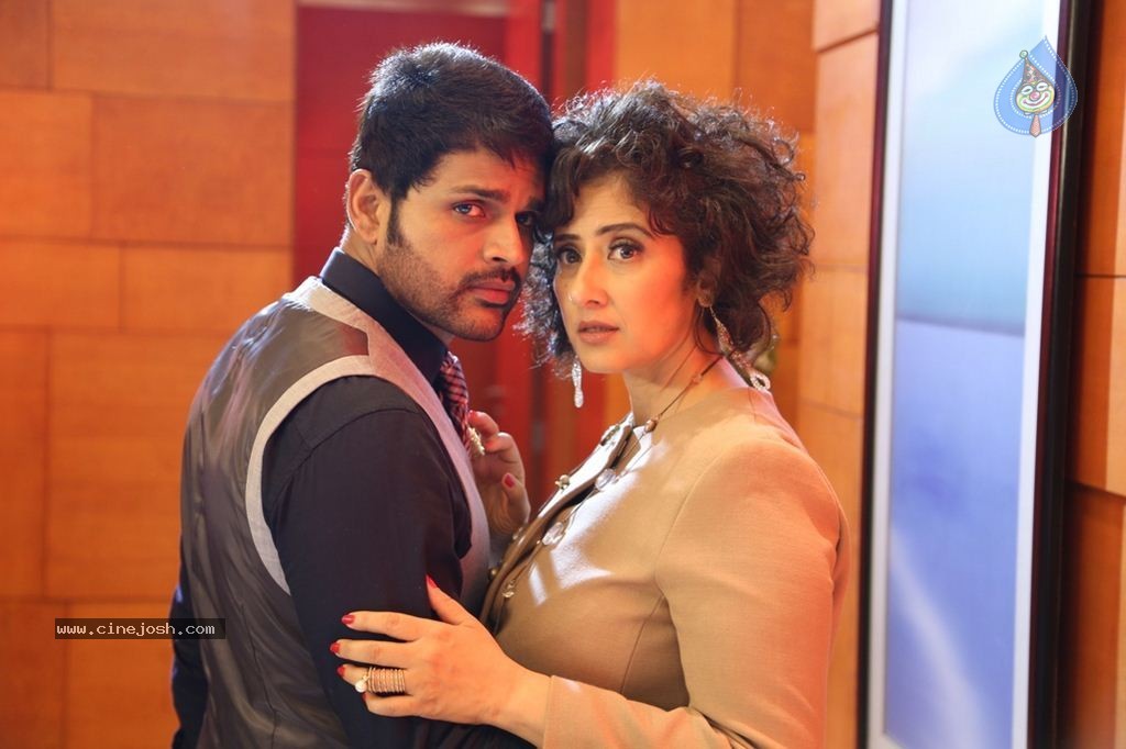 Manisha Koirala in Oru Melliya Kodu Tamil Movie - 3 / 10 photos