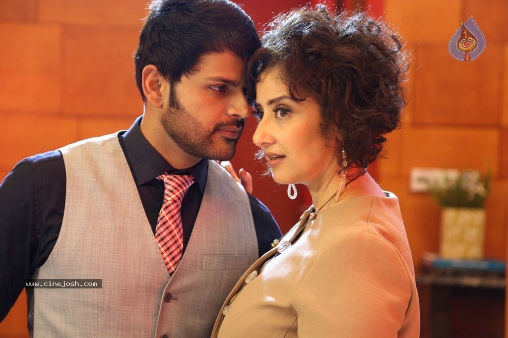 Manisha Koirala in Oru Melliya Kodu Tamil Movie - 8 / 10 photos