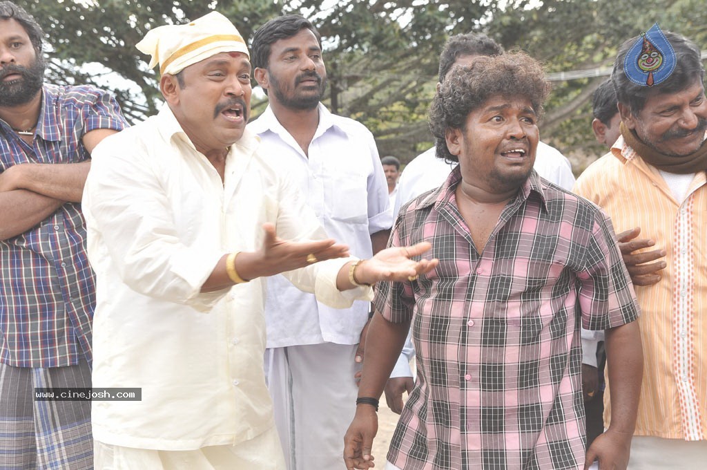 Mannaru Tamil Movie Stills - 10 / 33 photos