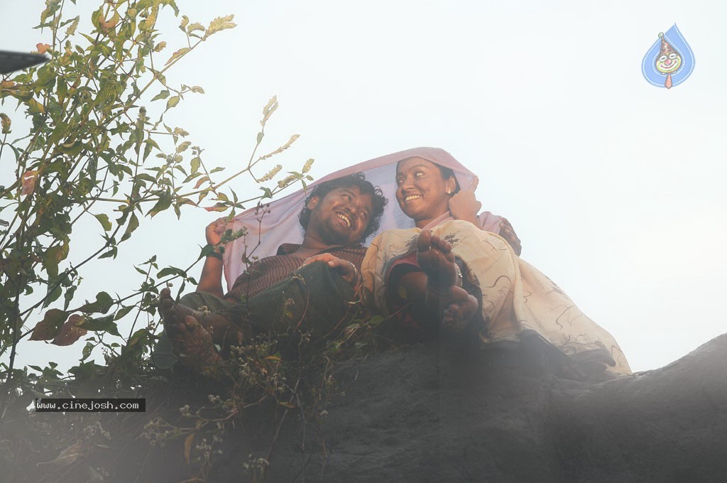 Mannaru Tamil Movie Stills - 32 / 33 photos