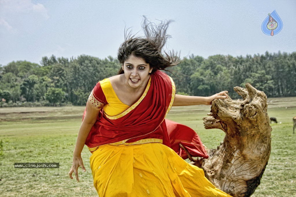 Manthrikan Tamil Movie Stills - 4 / 42 photos