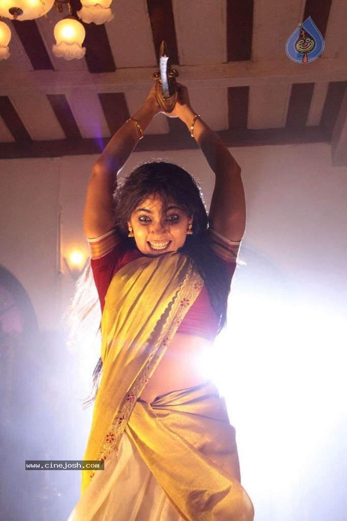 Manthrikan Tamil Movie Stills - 18 / 42 photos