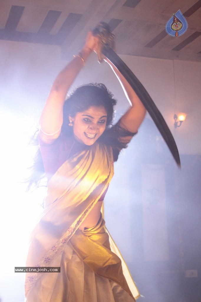 Manthrikan Tamil Movie Stills - 21 / 42 photos