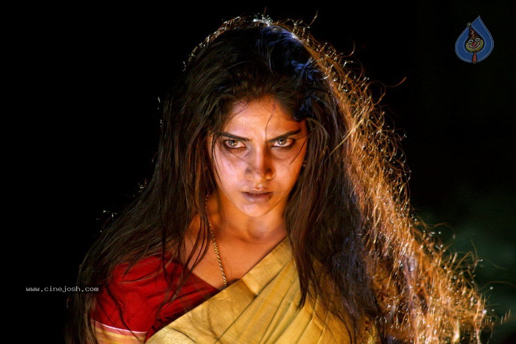 Manthrikan Tamil Movie Stills - 34 / 42 photos