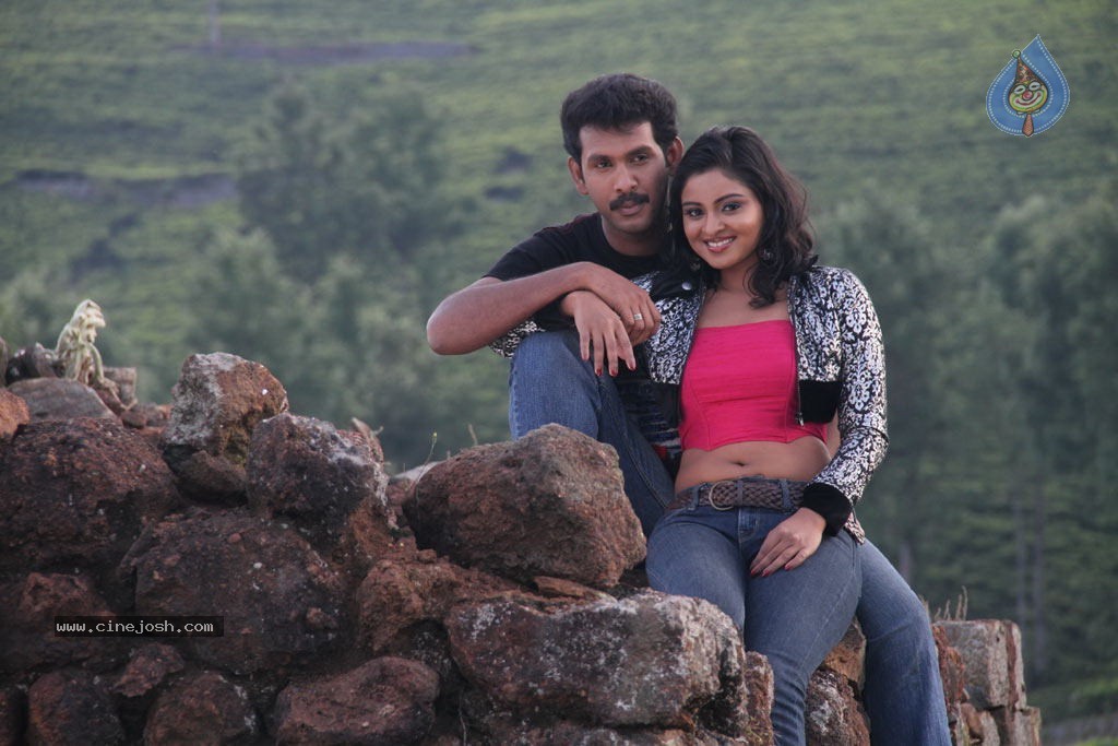 Marudhavelu Tamil Movie Hot Stills - 2 / 23 photos