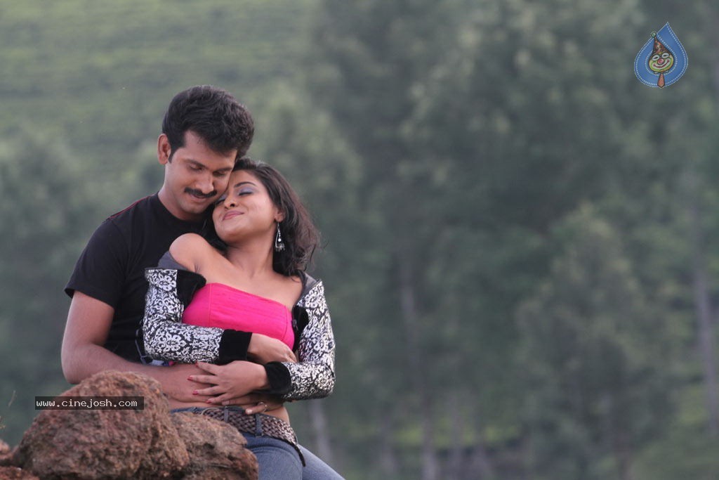 Marudhavelu Tamil Movie Hot Stills - 8 / 23 photos