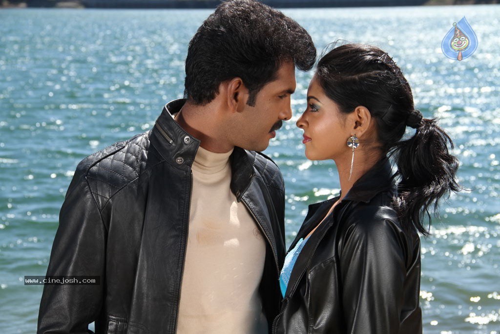 Marudhavelu Tamil Movie Hot Stills - 11 / 23 photos