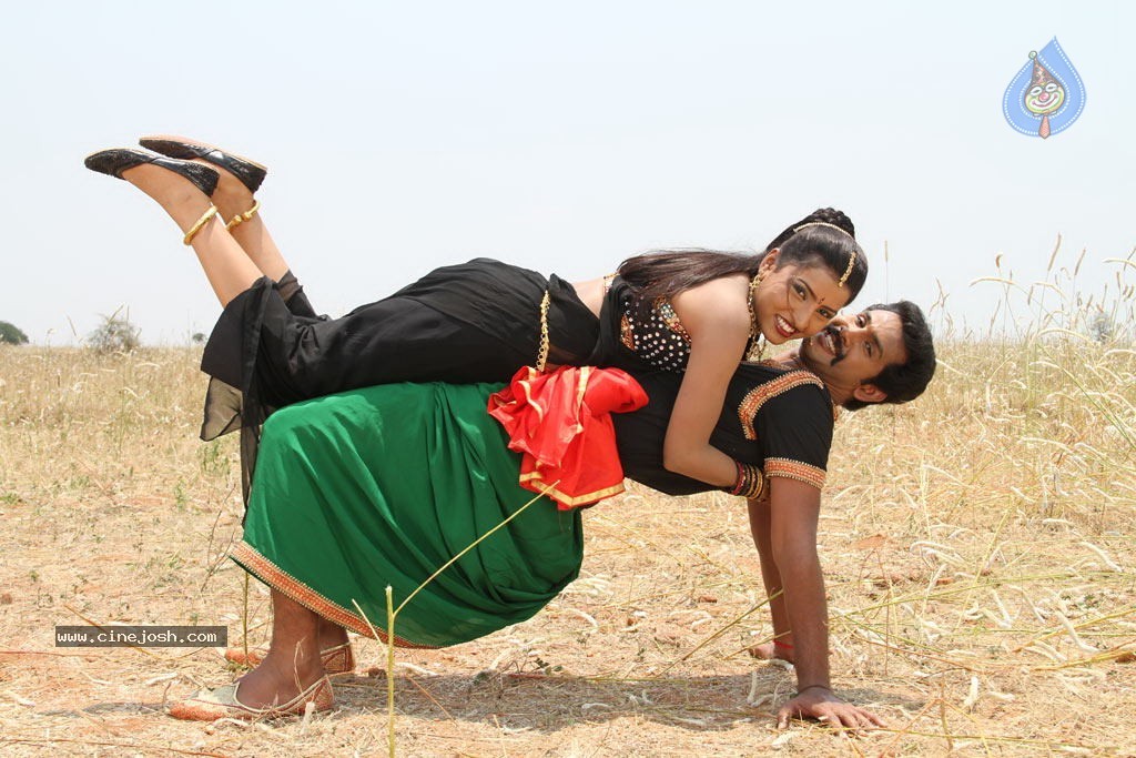 Marudhavelu Tamil Movie Hot Stills - 15 / 23 photos
