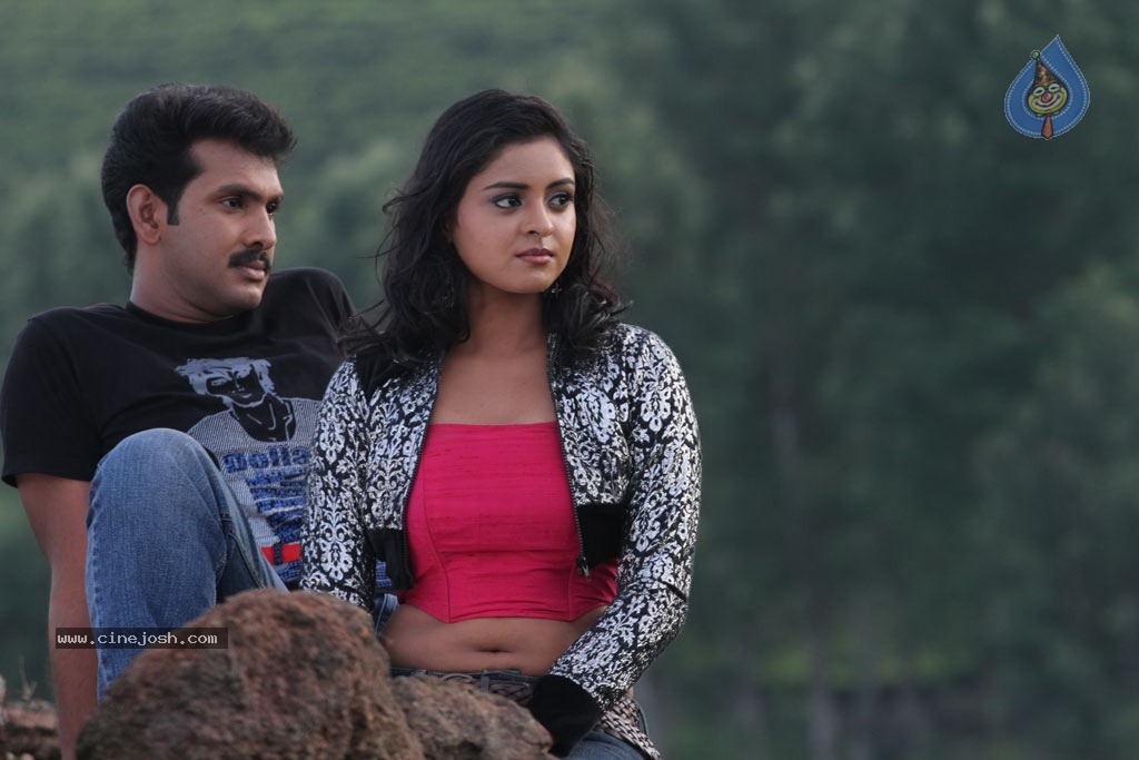 Marudhavelu Tamil Movie Stills - 2 / 47 photos