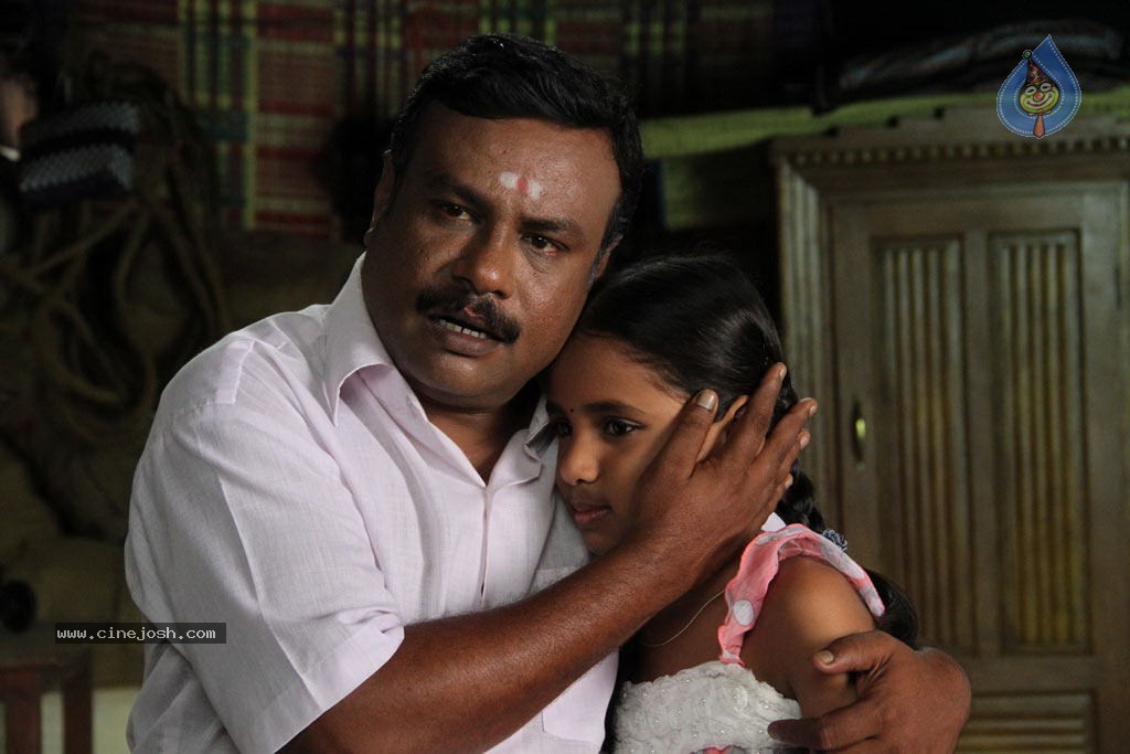 Marudhavelu Tamil Movie Stills - 8 / 47 photos