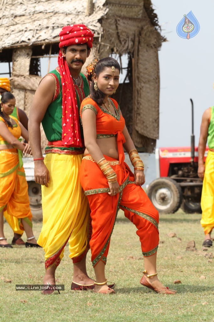 Marudhavelu Tamil Movie Stills - 15 / 47 photos