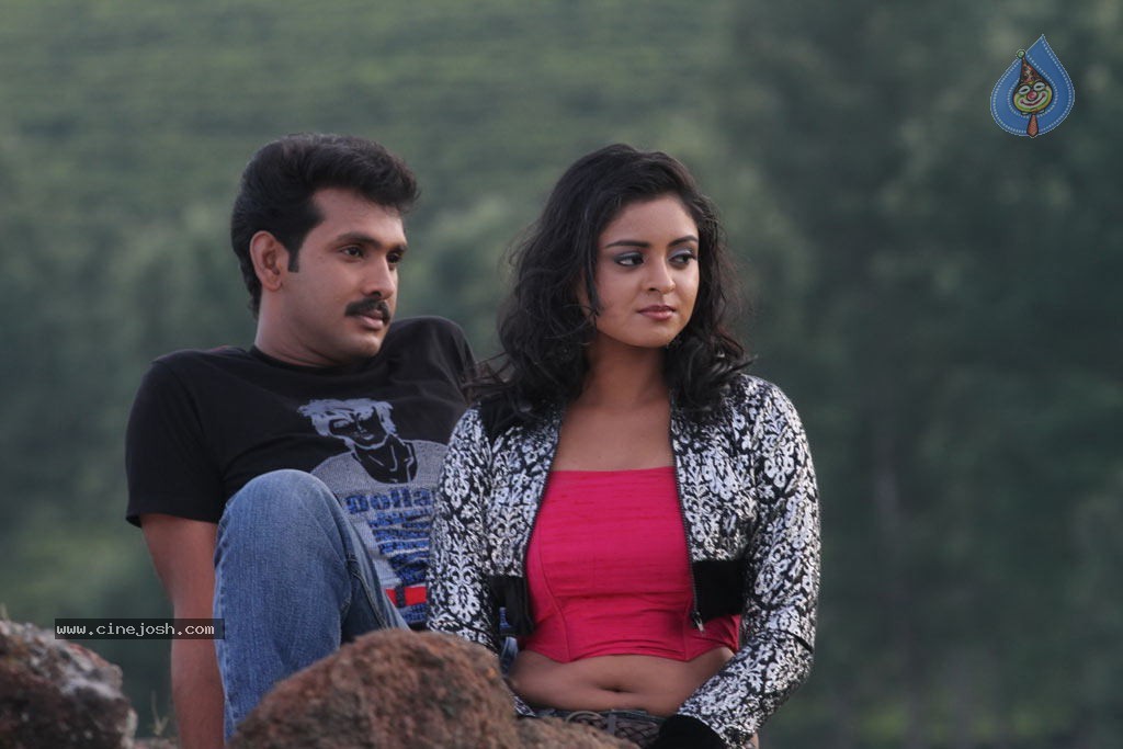 Marudhavelu Tamil Movie Stills - 43 / 47 photos