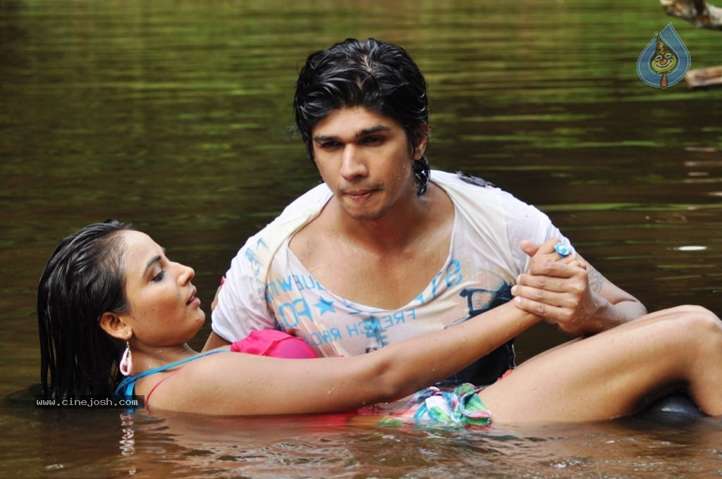 Marumugam Tamil Movie Hot Stills - 8 / 40 photos