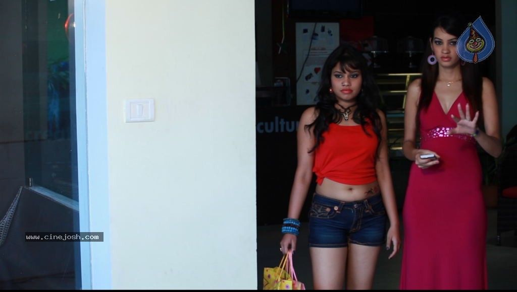 Masti Movie Hot Stills - 3 / 47 photos