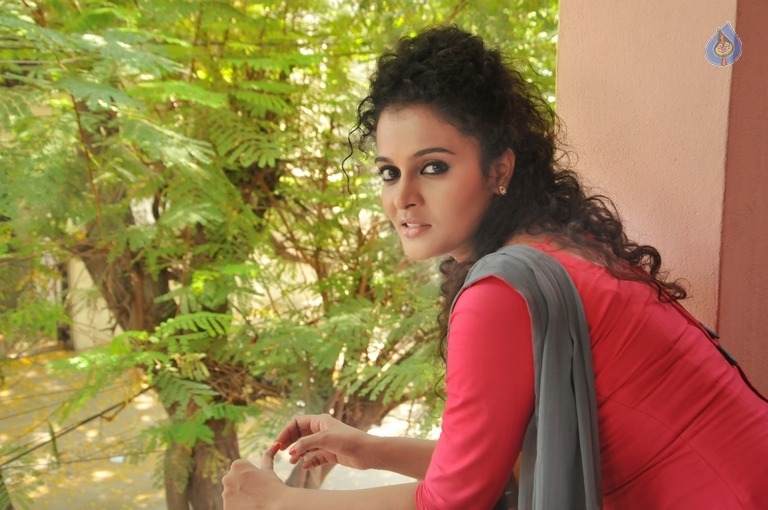 Maya Mall Movie Photos - 3 / 8 photos