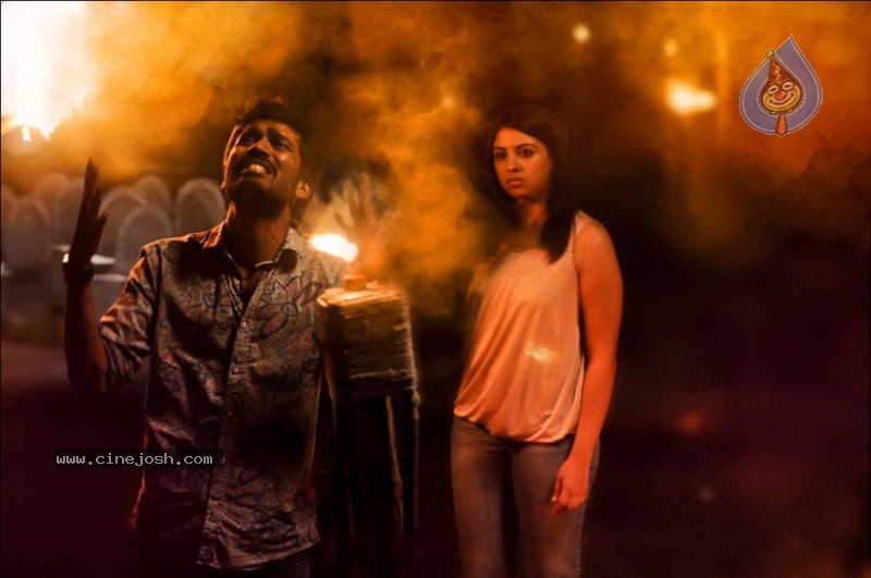 Mayakkam Enna Tamil Movie Stills - 21 / 22 photos