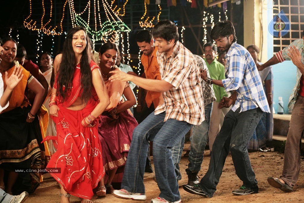 Mayanginen Thayanginen Tamil Movie Hot Stills - 9 / 31 photos