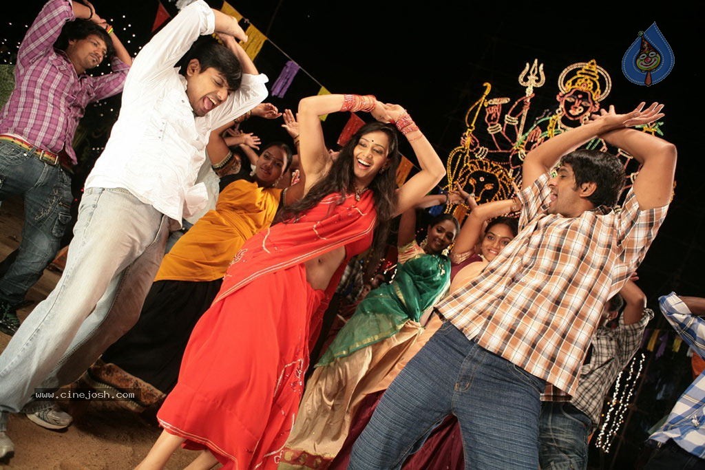 Mayanginen Thayanginen Tamil Movie Hot Stills - 12 / 31 photos