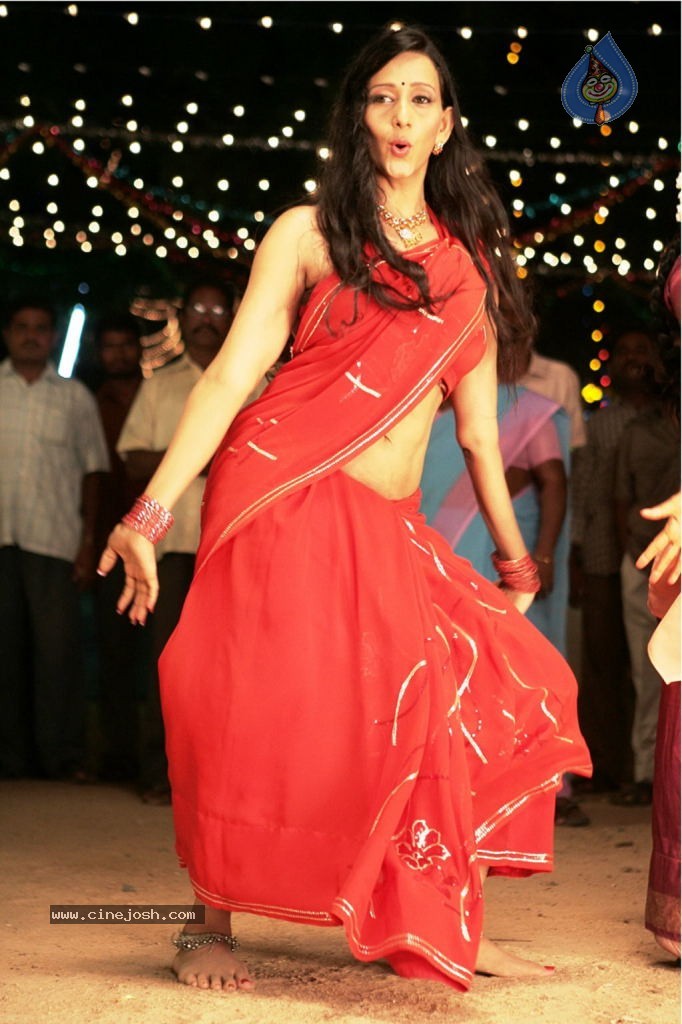 Mayanginen Thayanginen Tamil Movie Hot Stills - 15 / 31 photos