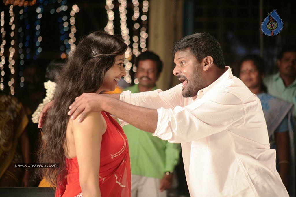 Mayanginen Thayanginen Tamil Movie Hot Stills - 28 / 31 photos