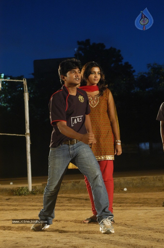 Mazhai Kaalam Tamil Movie New Stills - 92 / 117 photos