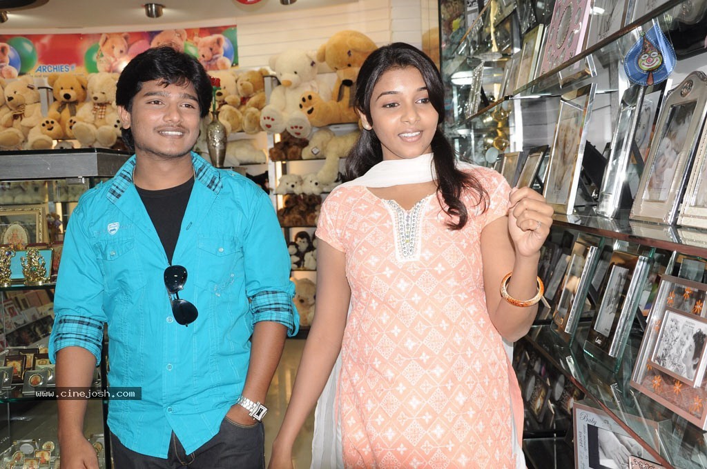 Mazhai Kaalam Tamil Movie New Stills - 96 / 117 photos