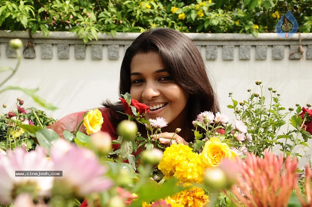 Mazhai Kaalam Tamil Movie New Stills - 105 / 117 photos