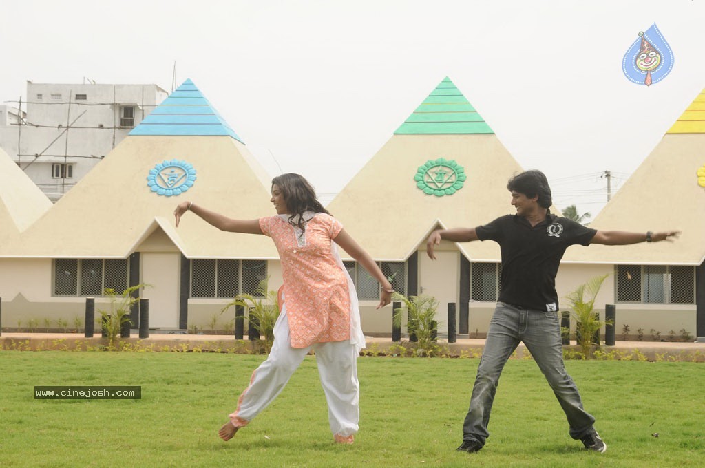 Mazhai kaalam Tamil Movie Stills - 10 / 30 photos