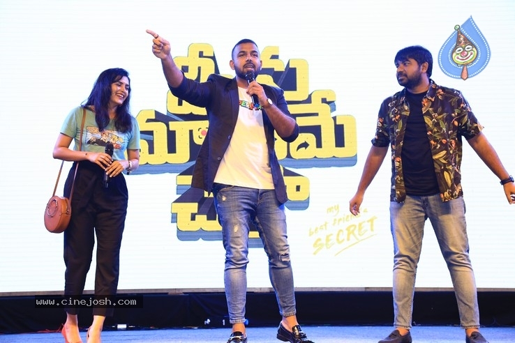 Meeku Maathrame Chepta Team at Srinidhi College - 12 / 24 photos