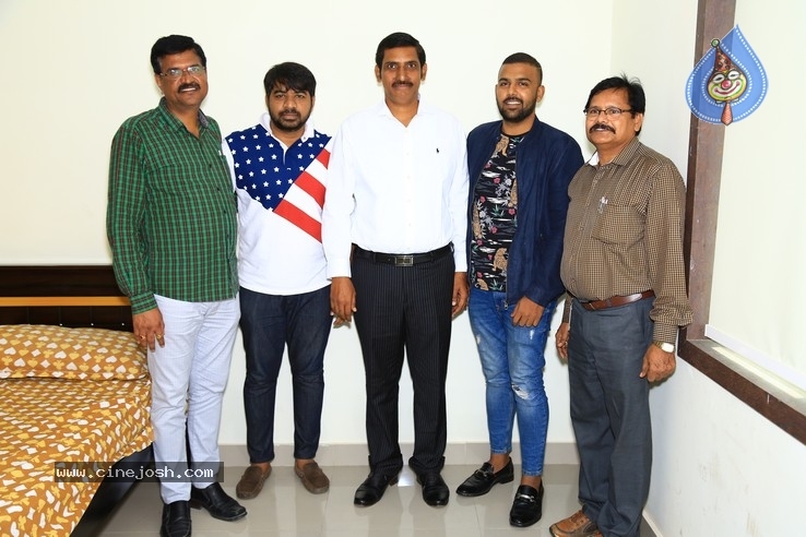 Meeku Mathrame Cheptha  Team at CMR College - 22 / 29 photos