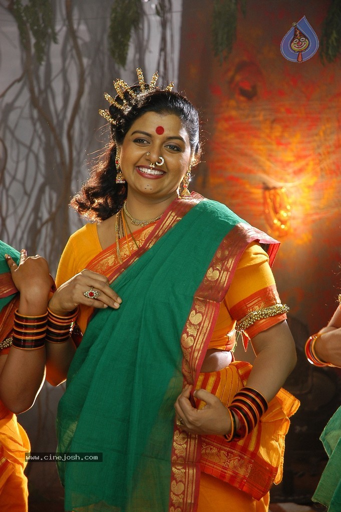 Meendum Amman Tamil Movie Stills - 25 / 28 photos