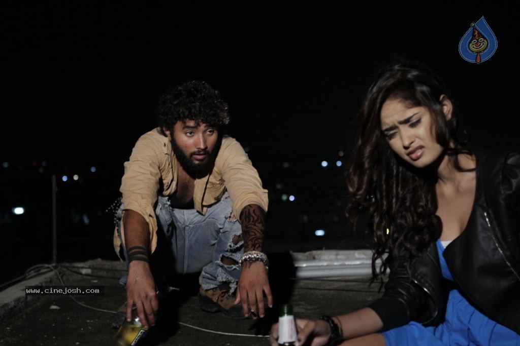 Meera Movie Stills - 10 / 14 photos