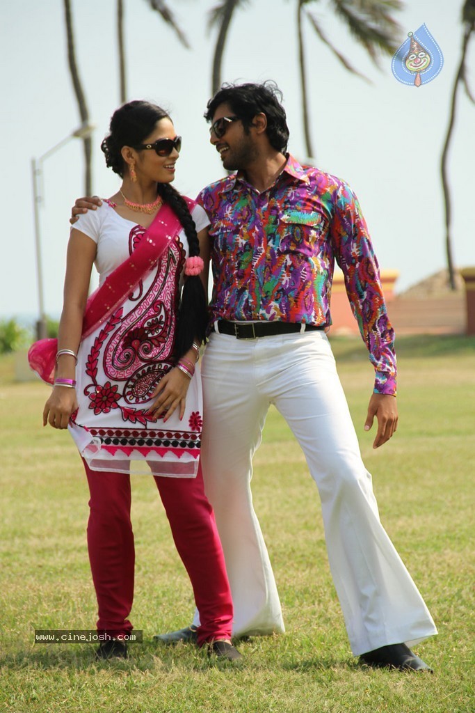 Mei Maranthen Tamil Movie Hot Stills - 5 / 42 photos