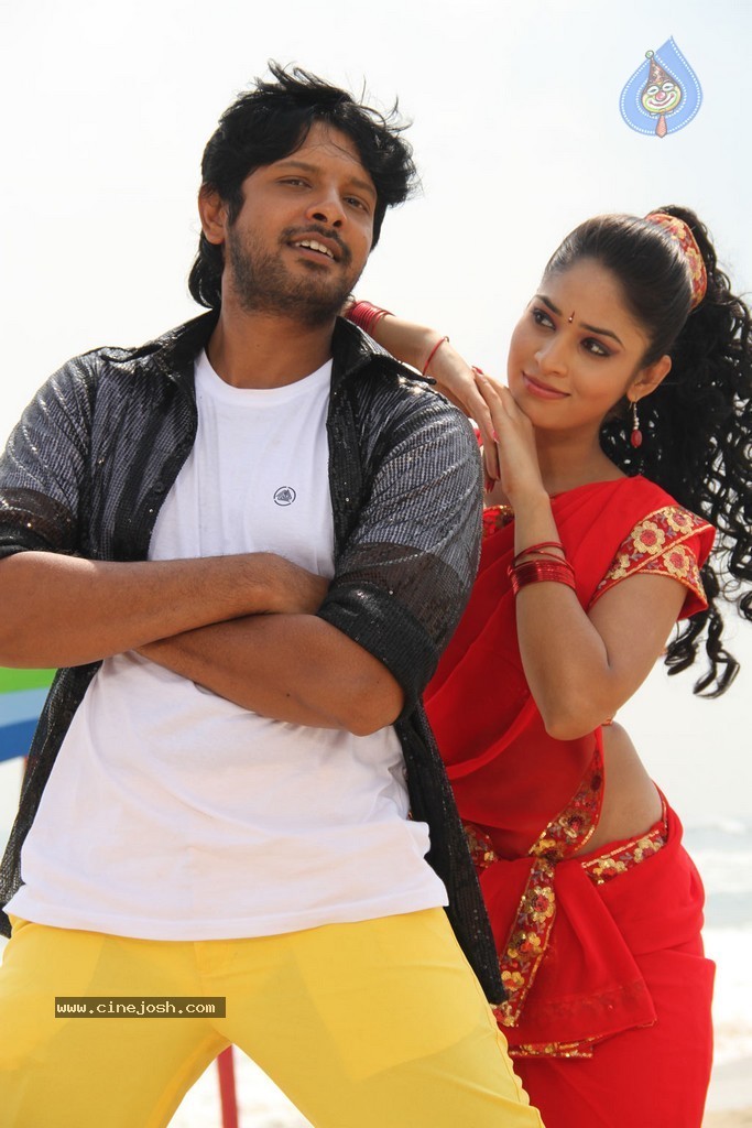 Mei Maranthen Tamil Movie Hot Stills - 9 / 42 photos