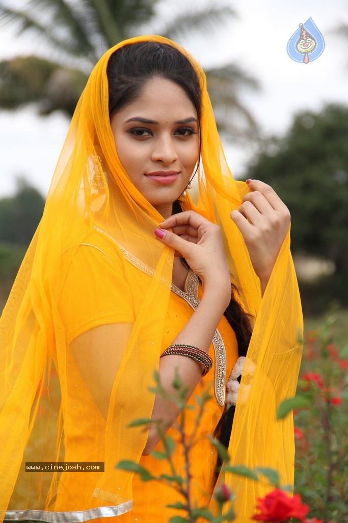 Mei Maranthen Tamil Movie Hot Stills - 26 / 42 photos