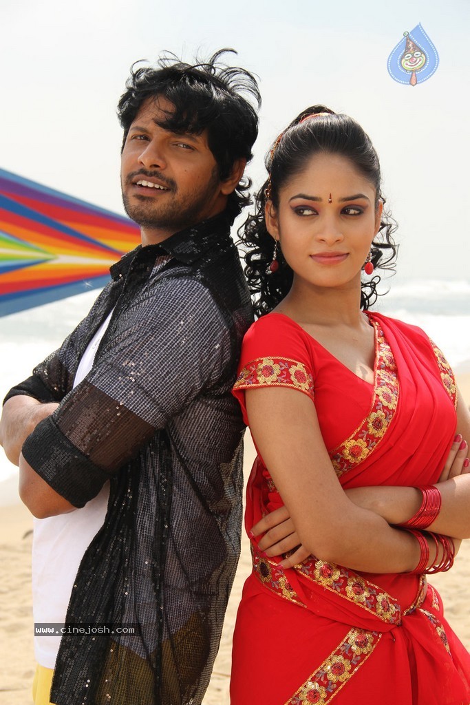 Mei Maranthen Tamil Movie Hot Stills - 28 / 42 photos