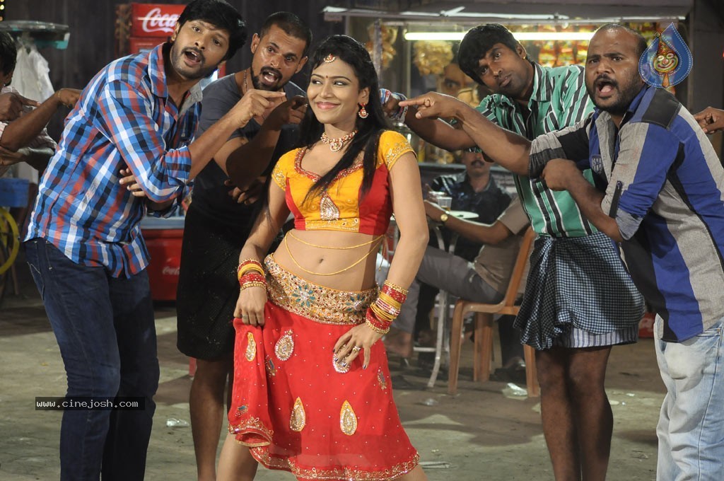Mei Maranthen Tamil Movie Hot Stills - 40 / 42 photos