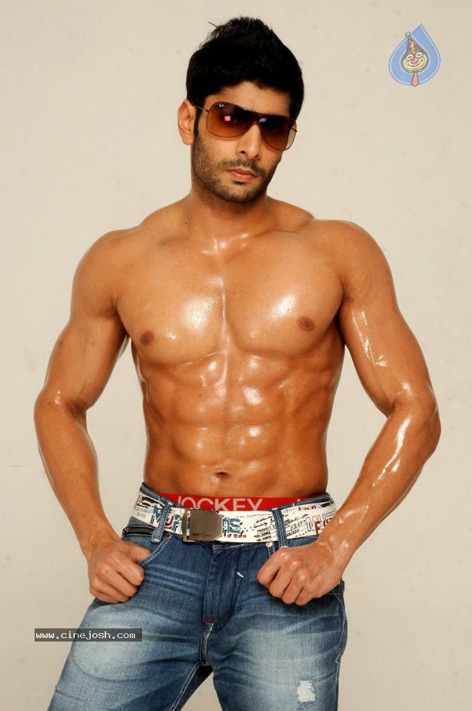 Minnal Tamil Movie Stills - 2 / 21 photos