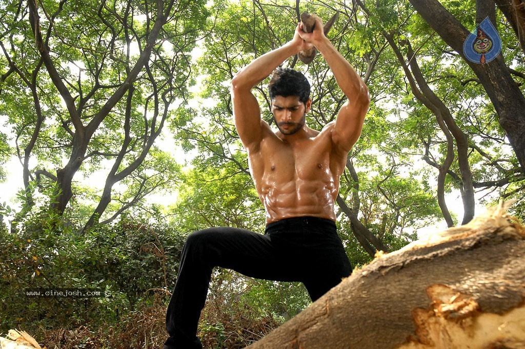 Minnal Tamil Movie Stills - 16 / 21 photos